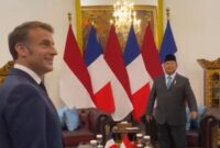 Macron Kagumi Lukisan Sukarno di Istana, Prabowo: My First President