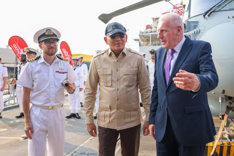 Pererat Kerja Sama Pertahanan, Menhan RI Kunjungi HMS Richmond di Tanjung Priok